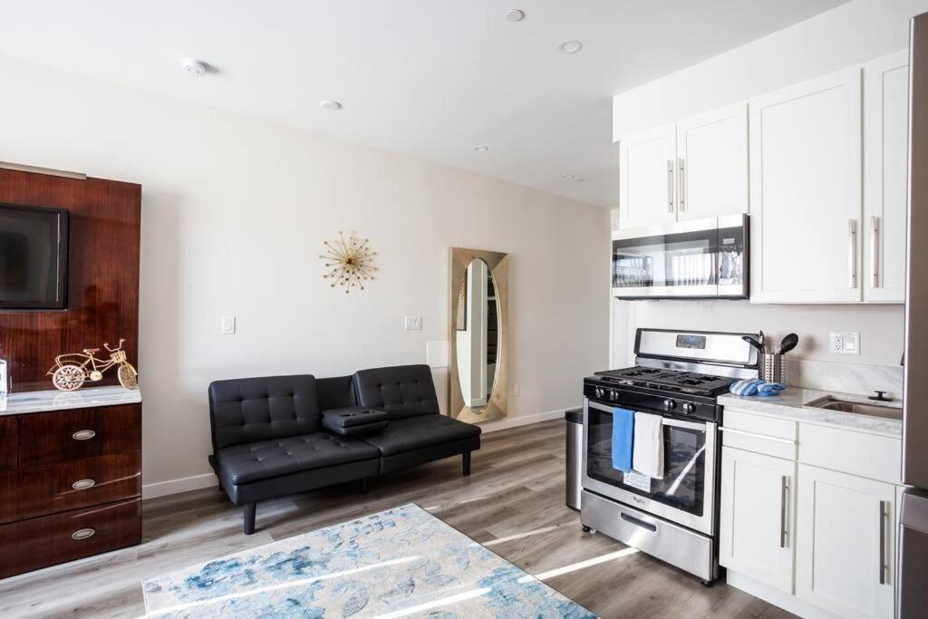 Luxurious Furnished Studio W Full Kitchen In Sd San Diego Exterior photo