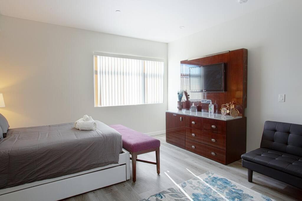 Luxurious Furnished Studio W Full Kitchen In Sd San Diego Exterior photo
